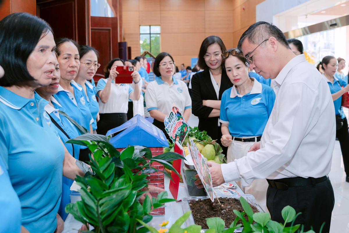 Phụ nữ Việt Nam chung tay làm cho thế giới sạch hơn