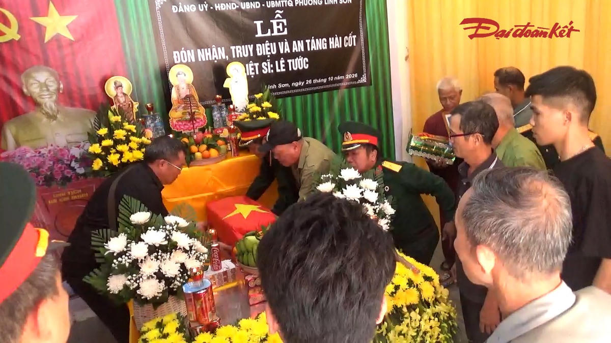 Hài cốt liệt sĩ về với gia đình tại tổ 8, phường Linh Sơn, tỉnh Thái Nguyên.