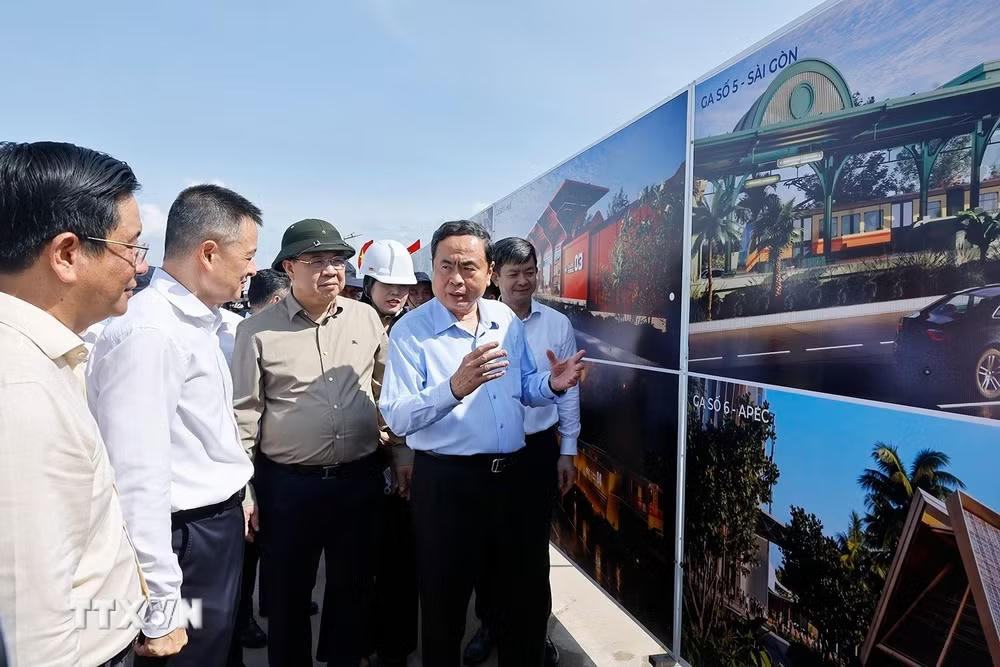 ttxvn_chu-tich-quoc-hoi-kiem-tra-tien-do-cac-cong-trinh-du-an-phuc-vu-hoi-nghi-cap-cao-apec-6482.jpg