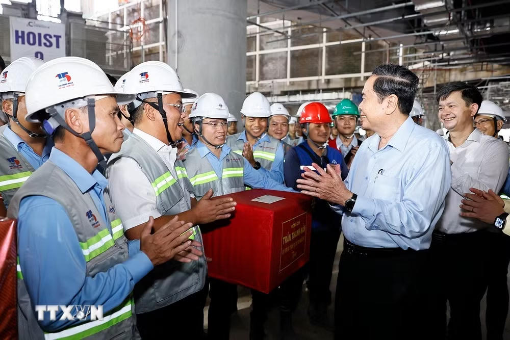 ttxvn_chu-tich-quoc-hoi-kiem-tra-tien-do-cac-cong-trinh-du-an-phuc-vu-hoi-nghi-cap-cao-apec-200.jpg