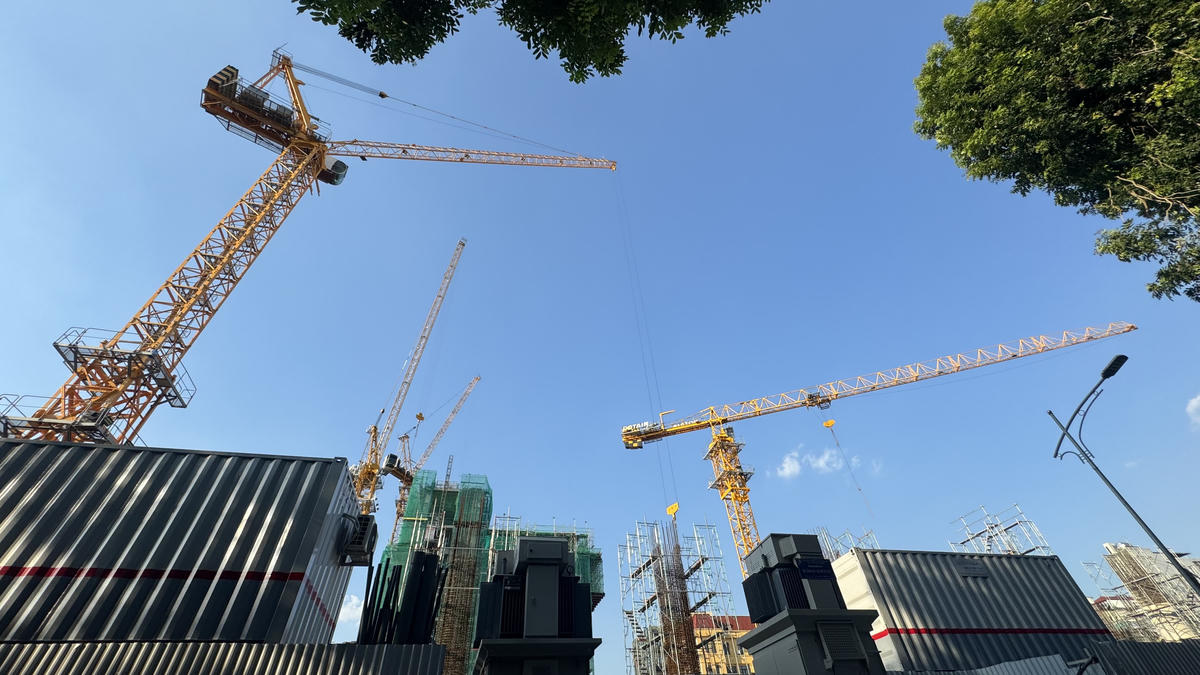 Việt Nam cần duy trì tốc độ tăng vốn đầu tư toàn xã hội khoảng 13 - 15% mỗi năm. Ảnh: Lê Minh.