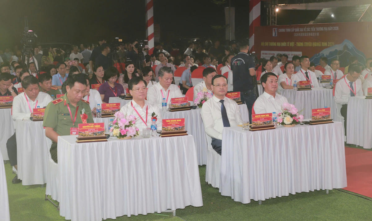Các đại biểu dự khai mạc Hội chợ.