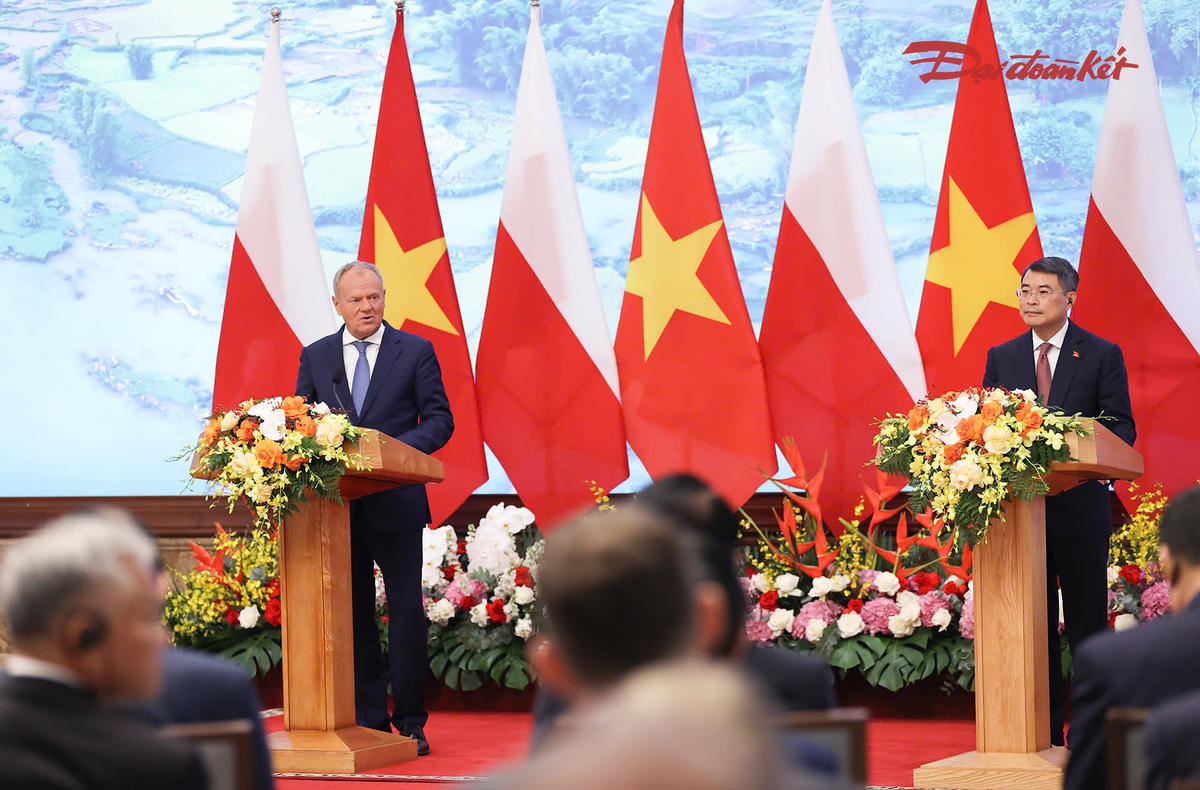 Thủ tướng Lê Minh Hưng và Thủ tướng Ba Lan Donald Tusk gặp gỡ báo chí, thông tin về kết quả hội đàm. Ảnh: Quang Vinh.