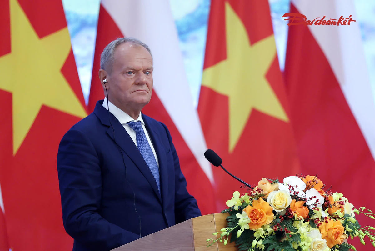 Thủ tướng Cộng hòa Ba Lan Donald Tusk phát biểu tại buổi gặp gỡ báo chí hai nước. Ảnh: Quang Vinh.