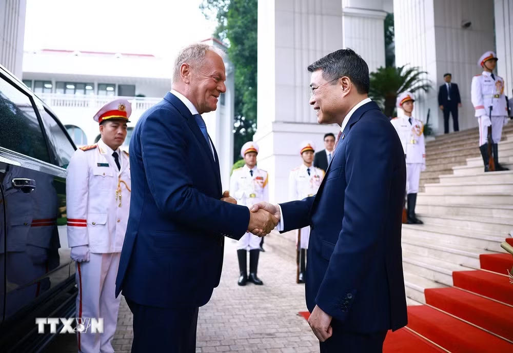 ttxvn_thu-tuong-le-minh-hung-chu-tri-le-don-thu-tuong-ba-lan-1.jpg