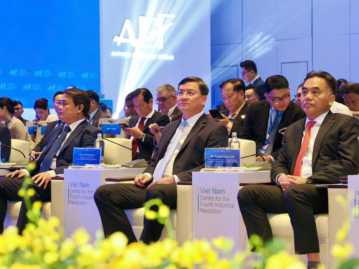 Lãnh đạo UBND TPHCM tham dự chương trình. Ảnh: N.T
