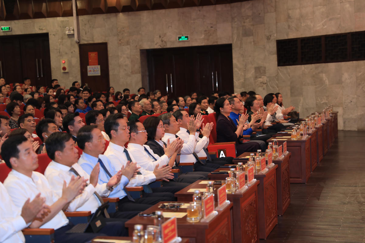 Các đại biểu dự chương trình "Chung tay vì người nghèo và an sinh xã hội” thành phố Hà Nội năm 2026. Ảnh: PV