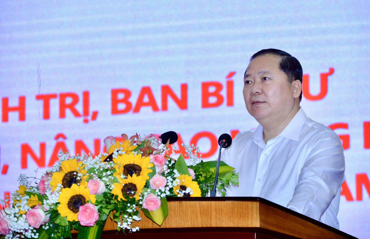 Ông Nguyễn Phi Long, Ủy viên Trung ương Đảng, Phó Bí thư Thường trực Đảng ủy Dân vận, Mặt trận và các đoàn thể Trung ương, Phó Chủ tịch UBTƯ MTTQ Việt Nam phát biểu khai mạc hội nghị.