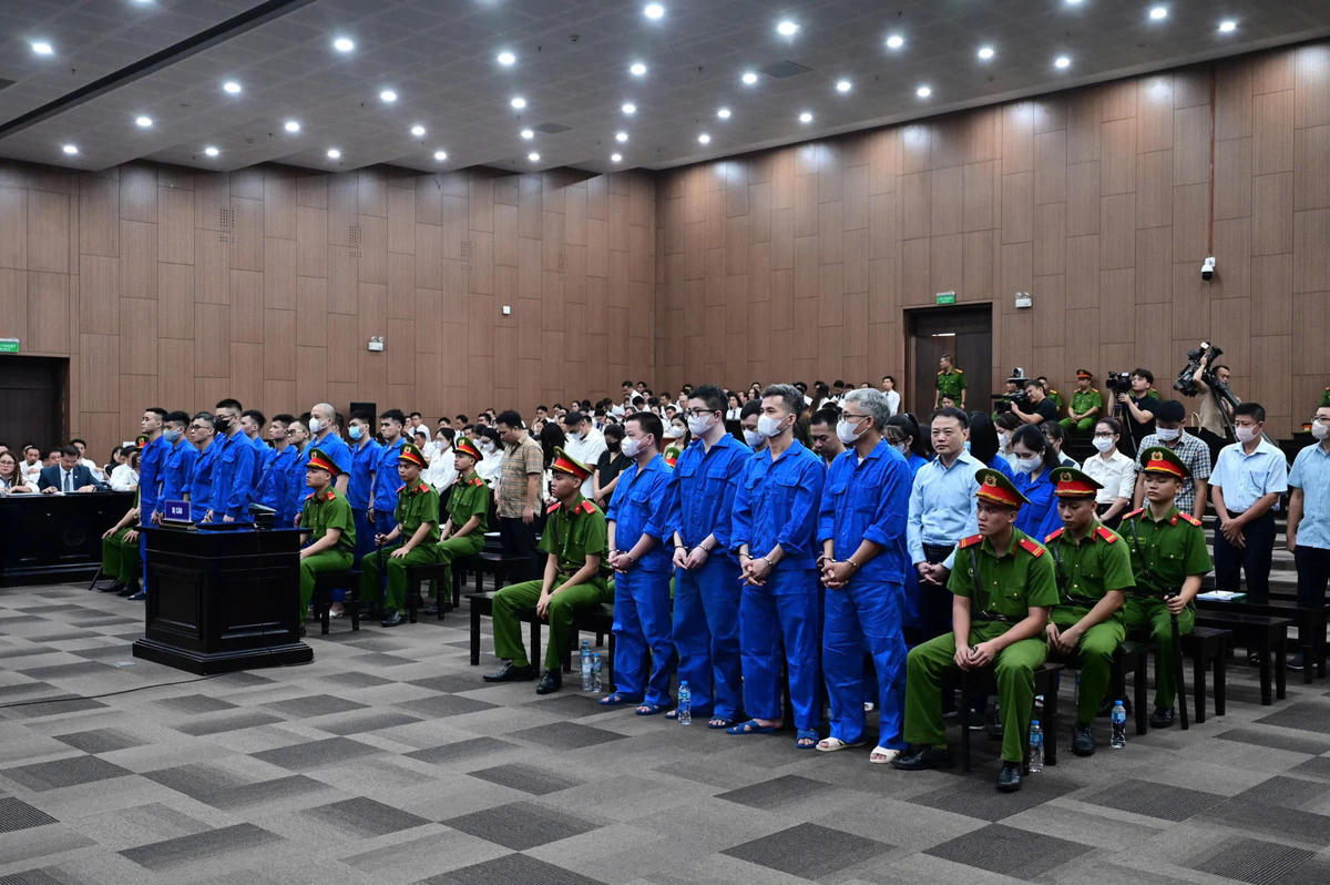 Các bị cáo tại điểm cầu xét xử trực tiếp ở trụ sở TAND TP Hà Nội.