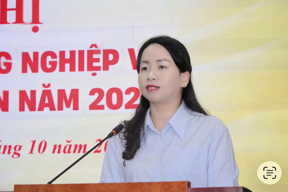 Bà Trần Thị Hoàn, Phó Chủ tịch Ủy ban MTTQ Việt Nam tỉnh Tuyên Quang phát biểu tại Hội nghị. Ảnh: MTTQ.