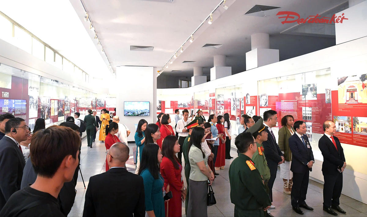 Trưng bày được giới thiệu tại Bảo tàng Hồ Chí Minh từ ngày 28/10/2026 đến 28/2/2027.