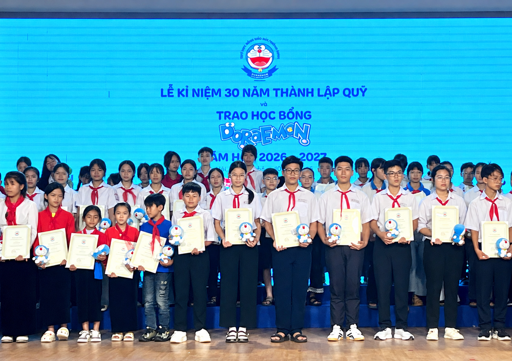Quỹ Doraemon trao 490 suất học bổng cho học sinh vượt khó