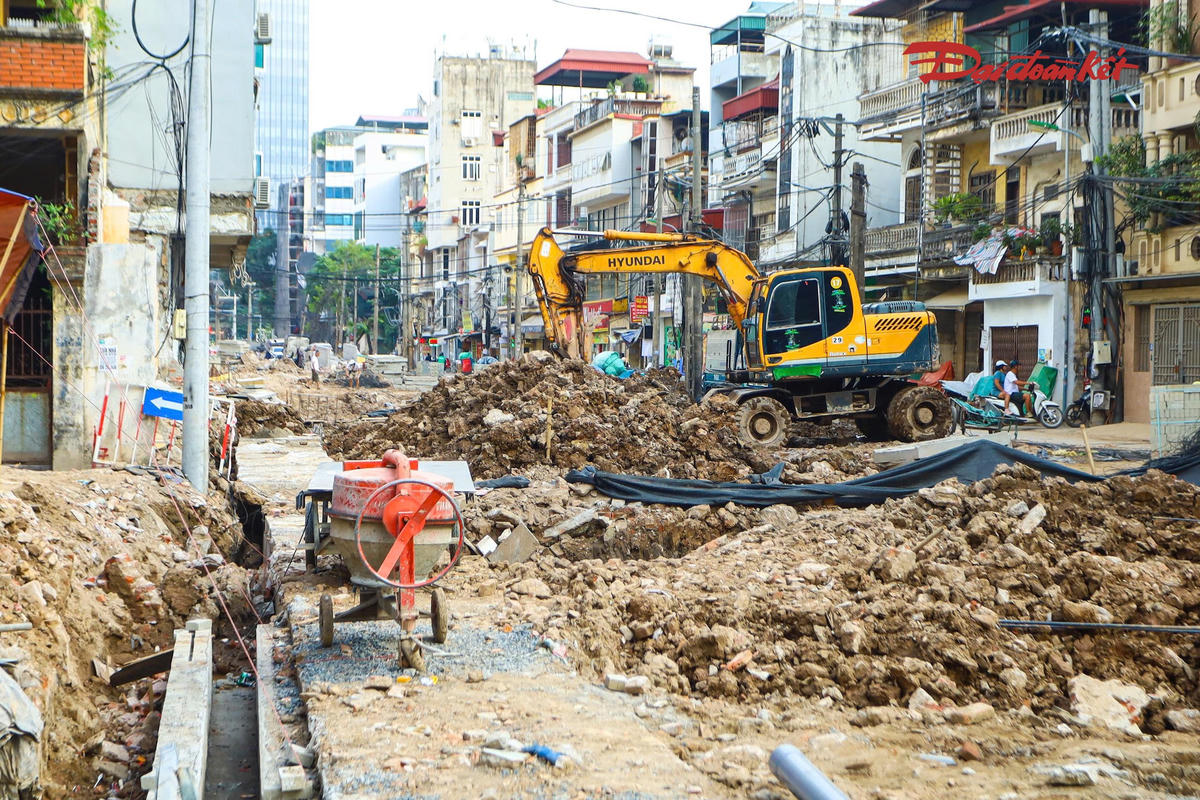 Hiện trạng thi công mở rộng ngõ 381 Nguyễn Khang, Hà Nội