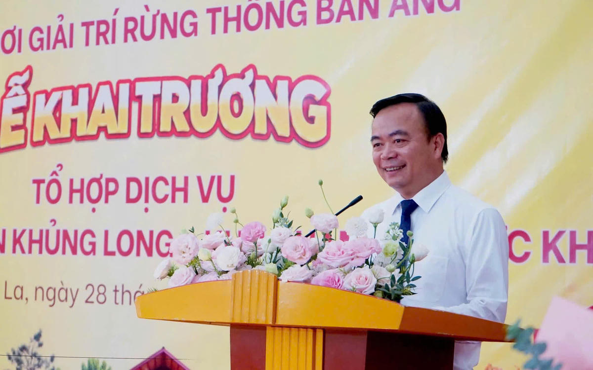 Ông Hà Trung Chiến, Phó Chủ tịch UBND tỉnh Sơn La phát biểu tại buổi lễ khai trương.