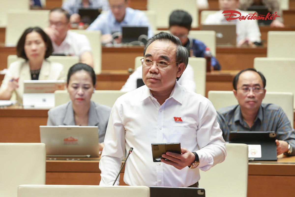 Đại biểu Quốc hội Lê Hữu Trí (Đoàn Khánh Hòa) phát biểu. Ảnh: Quang Vinh