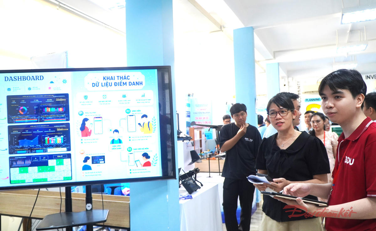 Một gian hàng giới thiệu về "dữ liệu điểm danh" tại Techmart 2026. Ảnh: TL