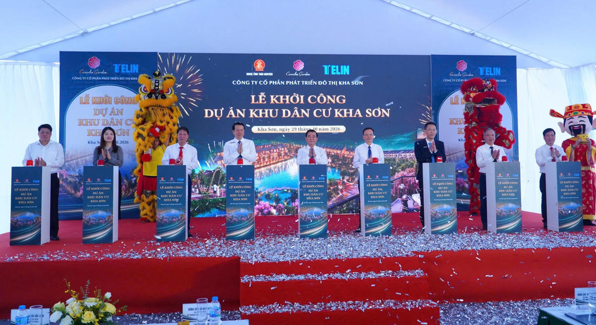 Các đại biểu bấm nút khởi công Dự án KDC Kha Sơn. Ảnh: TNGOP.