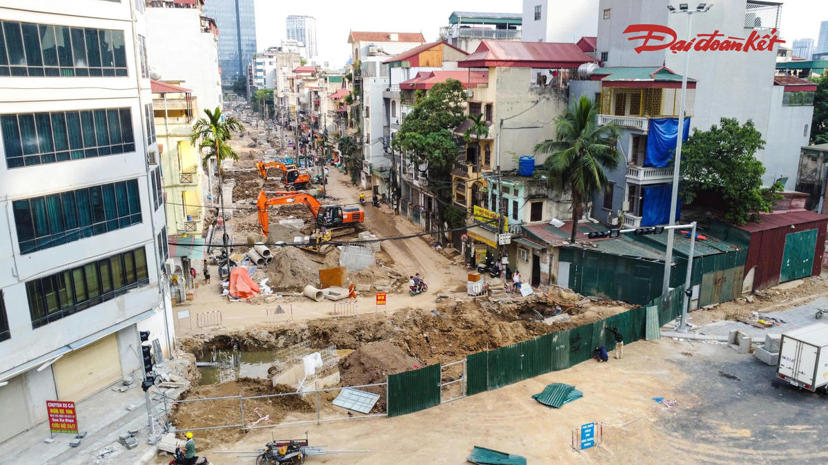 Hiện trạng thi công mở rộng ngõ 381 Nguyễn Khang, Hà Nội