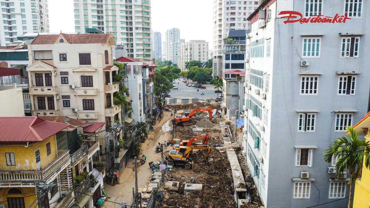Để giải quyết những bất cập trên, từ cuối tháng 6/2026, phường Cầu Giấy tổ chức giải phóng mặt bằng phục vụ dự án cải tạo, mở rộng ngõ 381 Nguyễn Khang, đoạn từ phố Thành Thái đến đường Nguyễn Khang, kết nối với đường Vành đai 2,5.