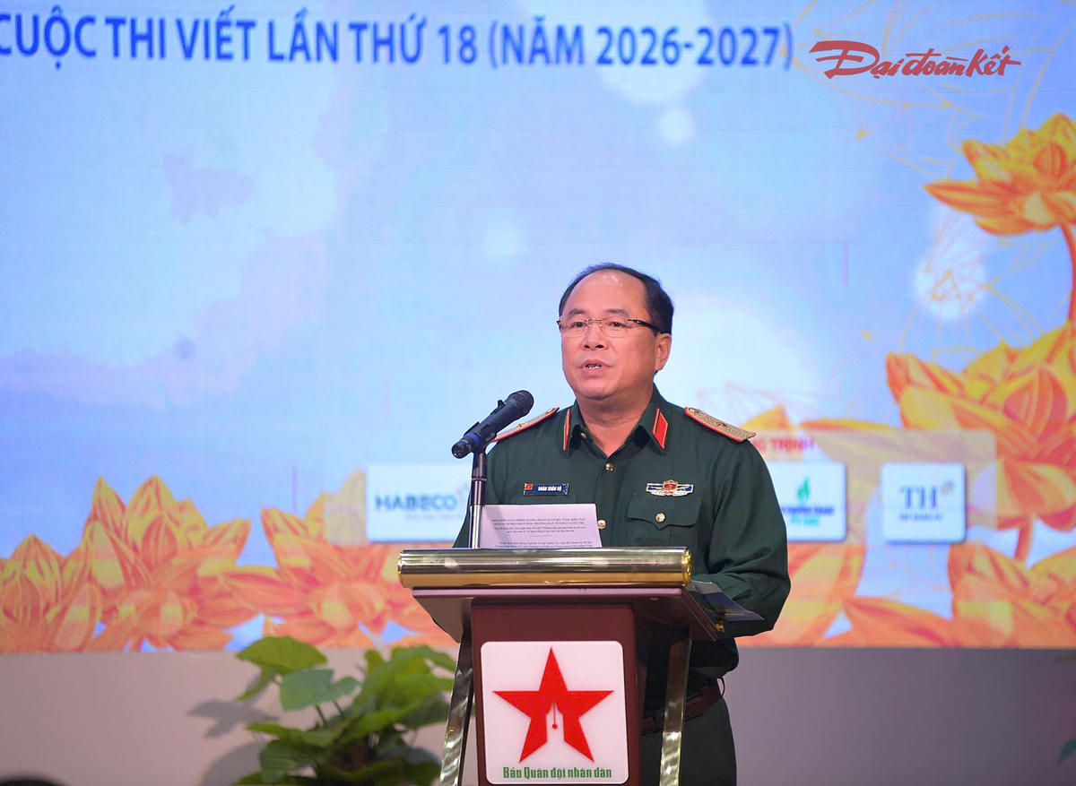 Thiếu tướng Đo&agrave;n Xu&acirc;n Bộ - Tổng Bi&ecirc;n tập B&aacute;o QĐND, Trưởng Ban tổ chức cuộc thi ph&aacute;t động Cuộc thi viết &ldquo;Những tấm gương b&igrave;nh dị m&agrave; cao qu&yacute;&rdquo; lần thứ 18.