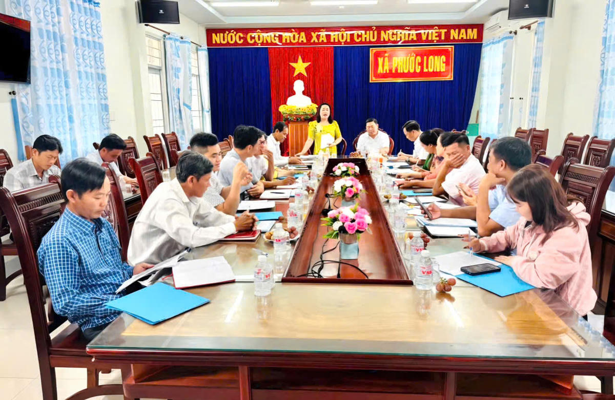 Ủy ban MTTQ Việt Nam xã Phước Long giám sát việc thực hiện dân chủ ở cơ sở trên địa bàn xã. Ảnh: Nguyên Du