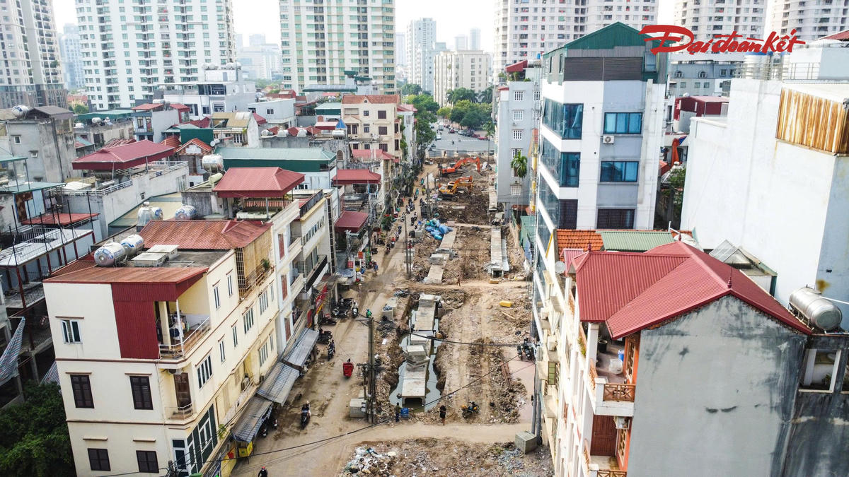 Hiện trạng thi công mở rộng ngõ 381 Nguyễn Khang, Hà Nội