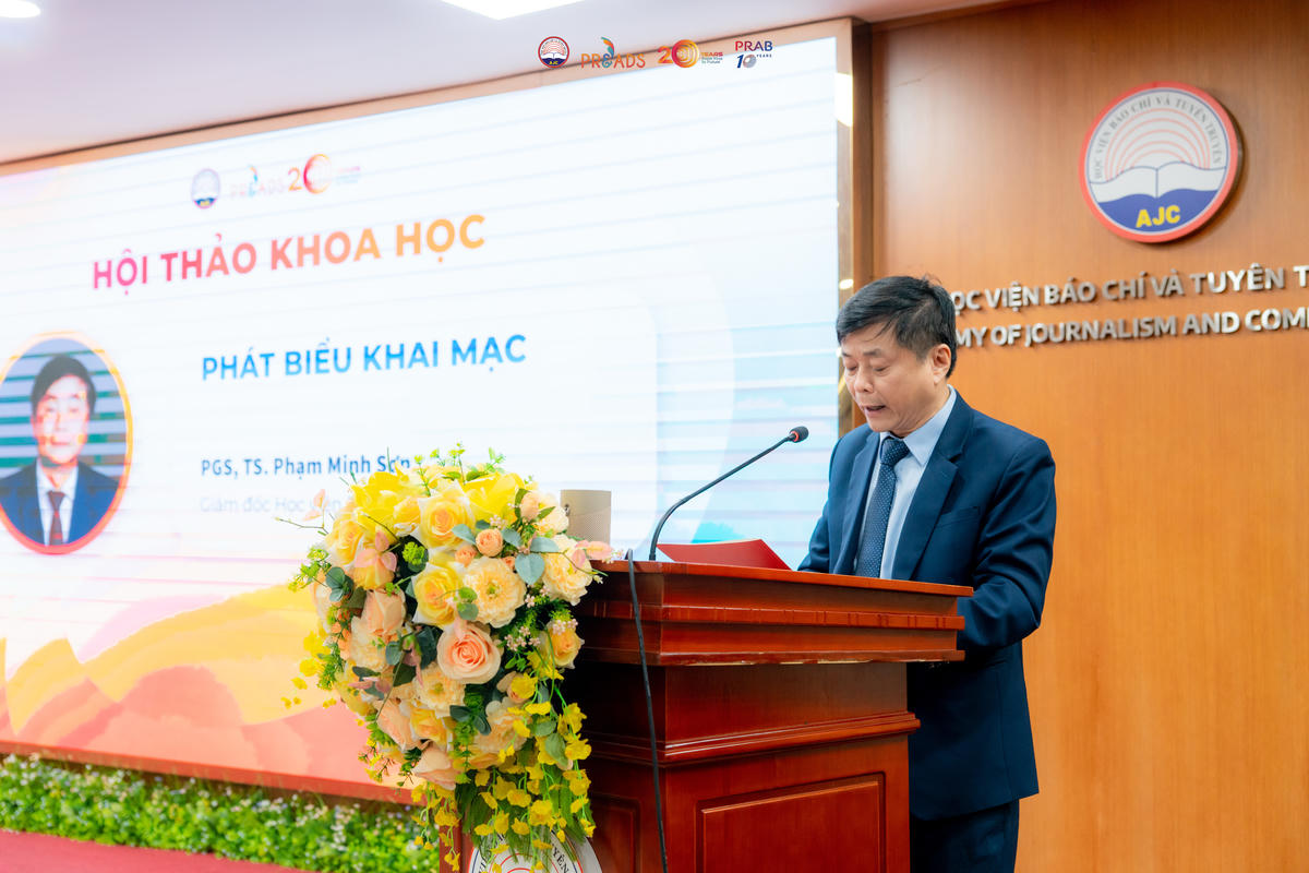 PGS.TS Phạm Minh Sơn, Giám đốc Học viện Báo chí và Tuyên truyền phát biểu khai mạc hội