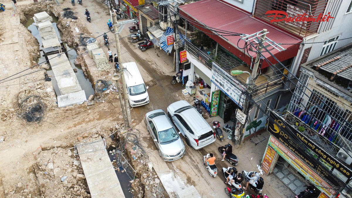 Hiện trạng thi công mở rộng ngõ 381 Nguyễn Khang, Hà Nội