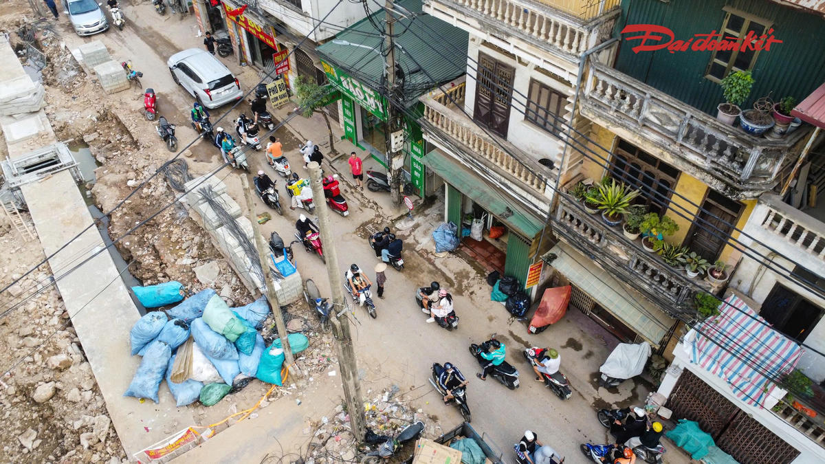 Hiện trạng thi công mở rộng ngõ 381 Nguyễn Khang, Hà Nội
