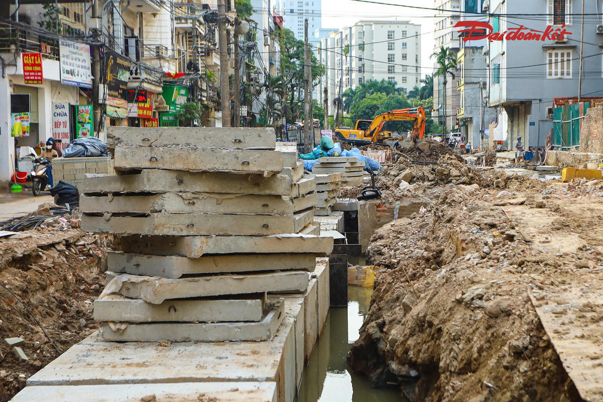 Hiện trạng thi công mở rộng ngõ 381 Nguyễn Khang, Hà Nội