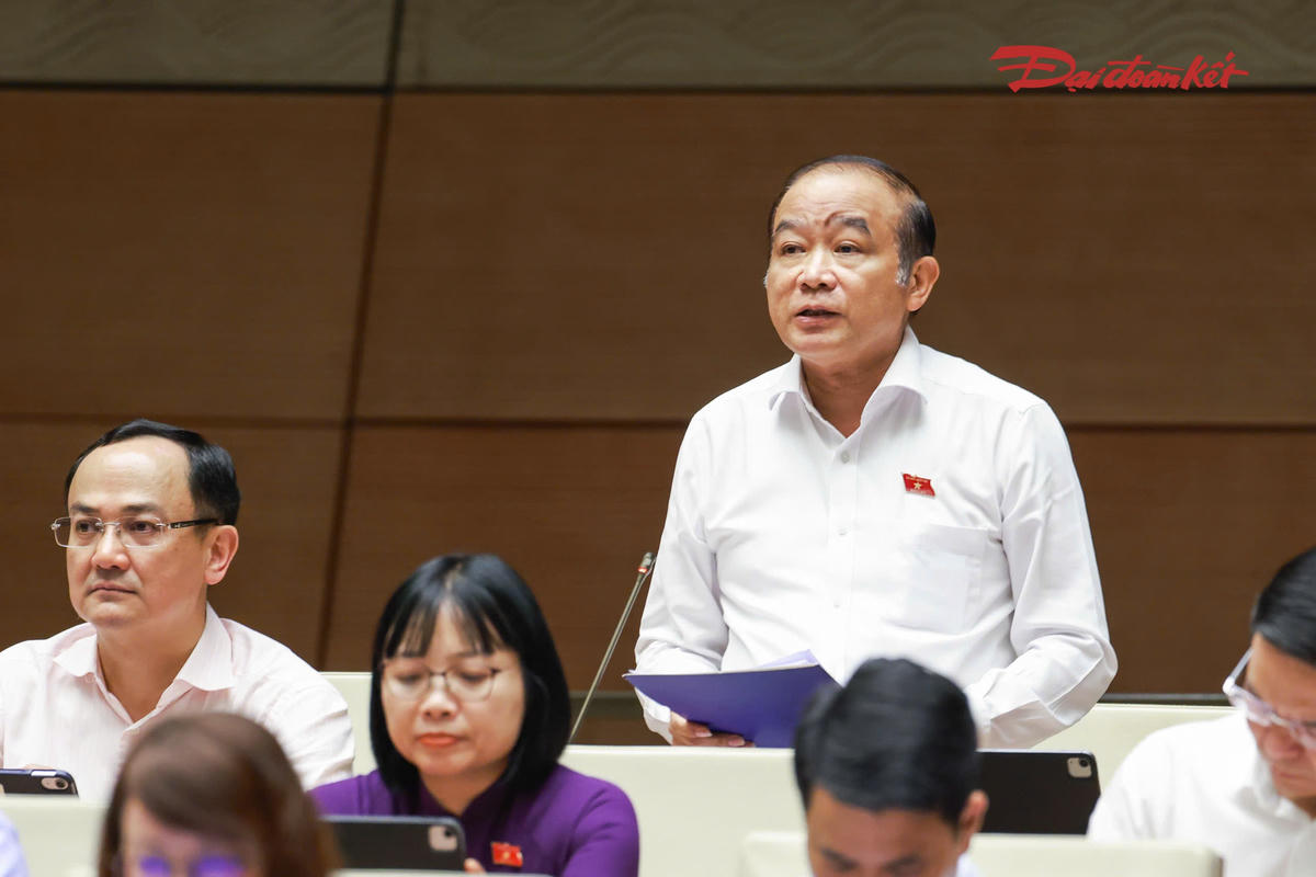 Đại biểu Lã Thanh Tân (đoàn TP Hải Phòng phát biểu). Ảnh: Quang Vinh.