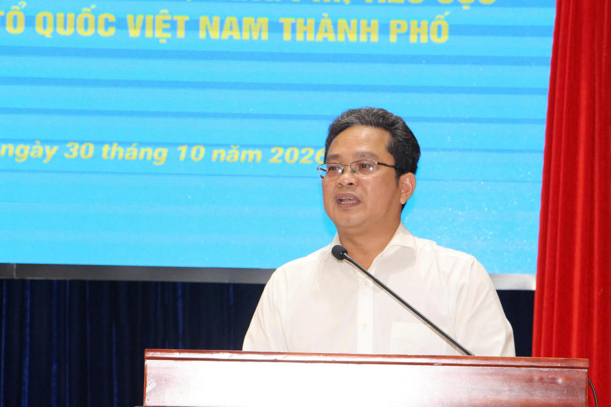 Ông Phạm Minh Tuấn, Phó Chủ tịch Ủy ban MTTQ Việt Nam TPHCM phát biểu tại hội nghị. Ảnh: QĐ.