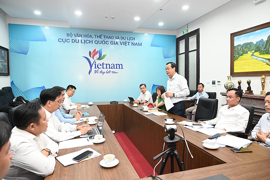 Toàn cảnh buổi làm việc giữa lãnh đạo Cục Du lịch Quốc gia Việt Nam với lãnh đạo tỉnh Khánh Hoà - địa phương được lựa chọn thí điểm chính sách miễn thị thực cho công dân Trung Quốc mang hộ chiếu phổ thông đi du lịch theo đoàn đến Việt Nam. Ảnh: TITC