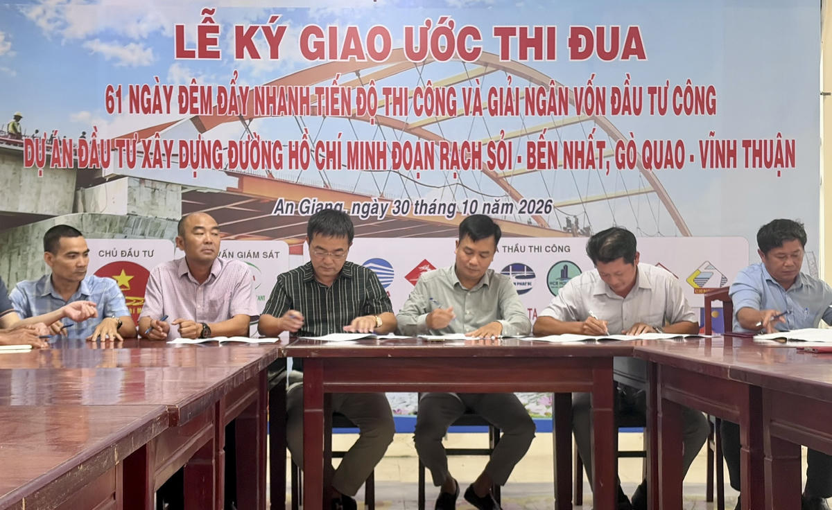 Lễ ký Giao ước thi đua. Ảnh: BQLDA