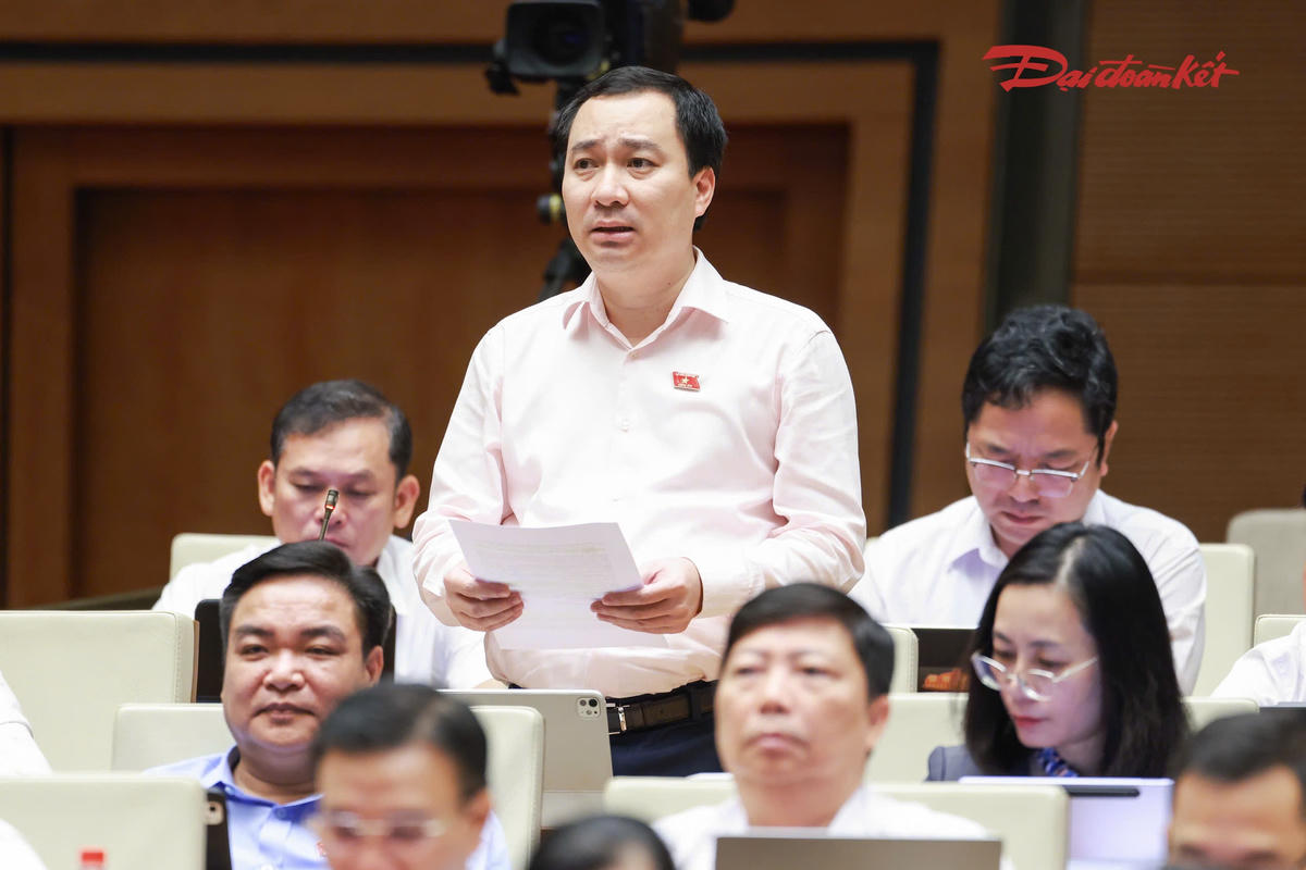 Đại biểu Quốc hội Vũ Văn Tiến (đoàn TP Hải Phòng) phát biểu. Ảnh: Quang Vinh