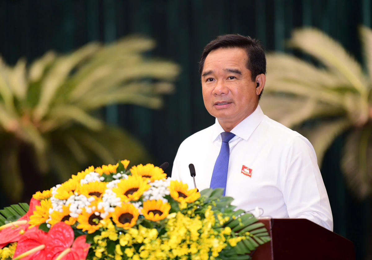 Ông Nguyễn Văn Được - Chủ tịch UBND TPHCM phát biểu tại kỳ họp HĐND thành phố, sáng 30/10. Ảnh: Q.Đ