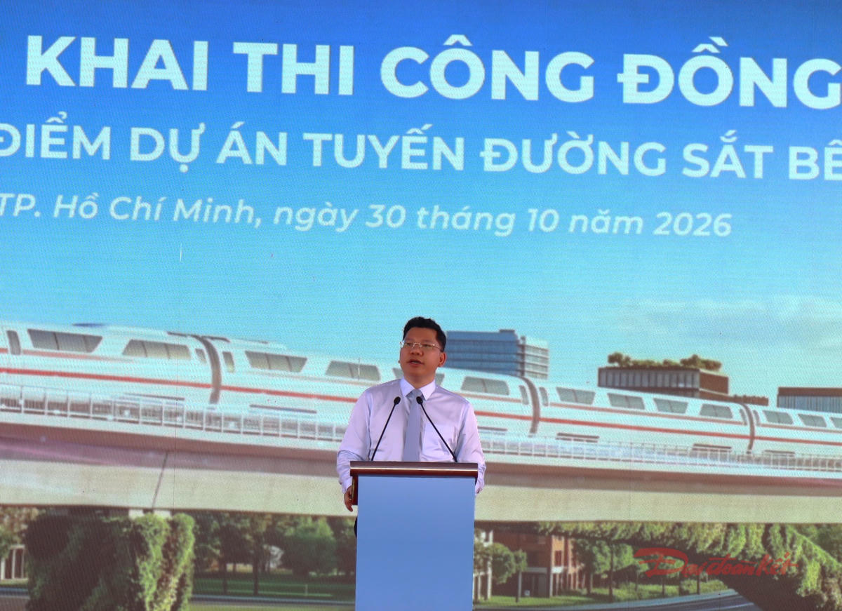 Ông Hoàng Nguyên Dinh, Phó Chủ tịch UBND TPHCM phát biểu tại lễ khởi công. Ảnh: T.Luân