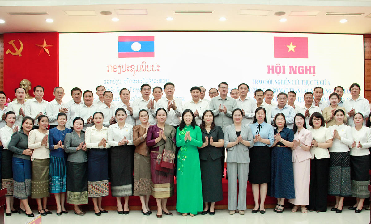 Các đại biểu chụp ảnh lưu niệm tại hội nghị. Ảnh: PV