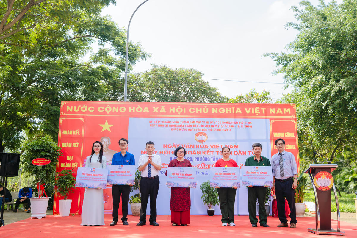 Các tổ chức hội tại Khu phố 28, phường Tân Hưng đăng ký công trình thi đua năm 2027. Ảnh: QT.
