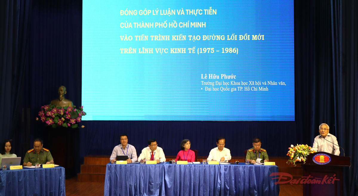 Ban chủ trì phiên toàn thể hội thảo khoa học "Thành phố Hồ Chí Minh với sự nghiệp đổi mới (1986-2026) - Những vấn đề lý luận và thực tiễn" (TS Lê Hữu Phước đang phát biểu). Ảnh: T.Luân