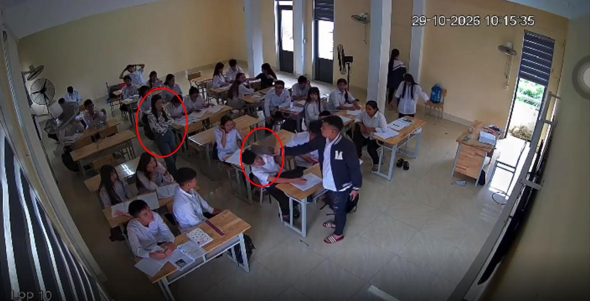 Hình ảnh camera ghi lại trong lớp 10D, Trường Cao đẳng Nguyễn Du. Ảnh cắt từ clip..