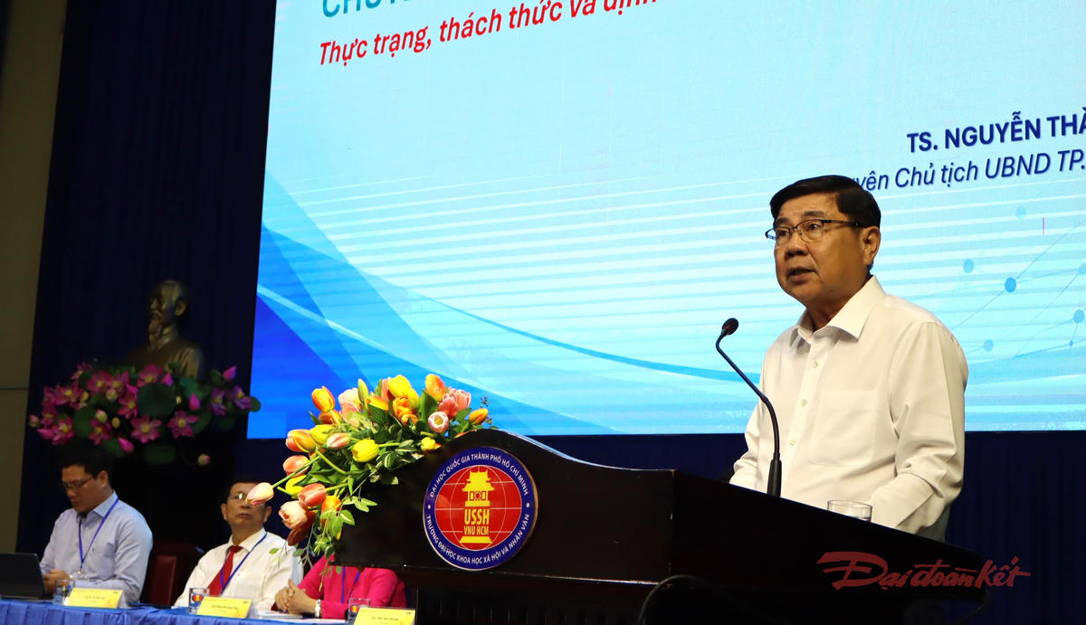 Ông Nguyễn Thành Phong, nguyên Chủ tịch UBND TPHCM phát biểu tại hội thảo khoa học. Ảnh: T.Luân