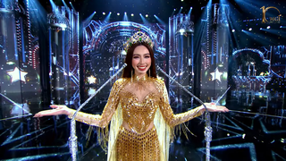 Thùy Tiên gây xúc động với bài phát biểu kết thúc nhiệm kỳ bằng 4 thứ tiếng