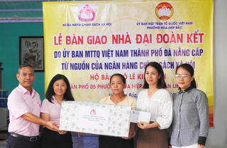 Đà Nẵng: Bàn giao Nhà Đại đoàn kết cho hộ nghèo
