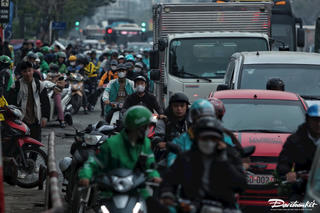 Người dân về quê nghỉ Tết Dương lịch, đường phố Thủ đô ùn ứ kéo dài