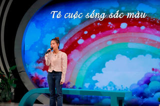 Trạm yêu thương: Câu chuyện cảm động về cô sinh viên khiếm thị đam mê tình nguyện