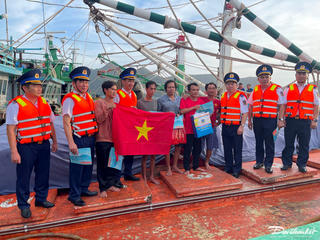 Cảnh sát biển dọn vệ sinh hơn 170 km bờ biển, thu gom gần 20 tấn rác thải