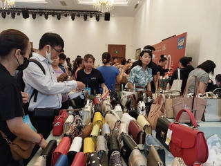 Săn hàng hiệu giảm giá 80%