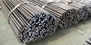 Bó sắt bất ngờ bị bung, đè tử vong người đàn ông đang bốc dỡ