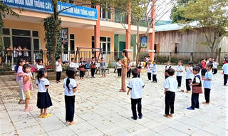 Trà Leng đón năm học mới